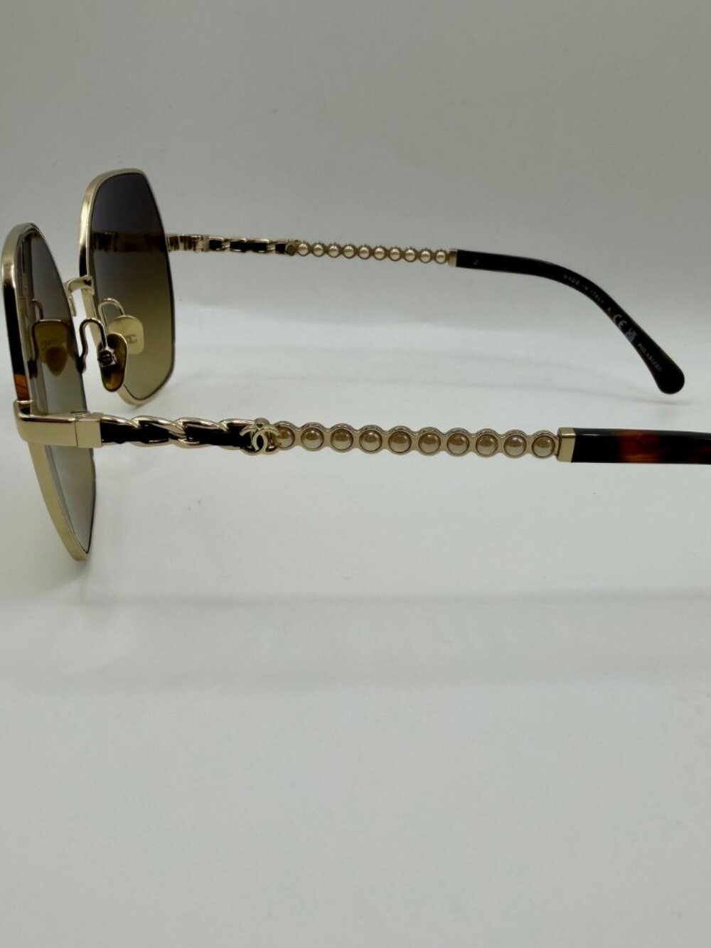 CHANEL 4281-Q-H Polarized Sunglasses – Brown Leather, Pearls, Gold Frame - Picture 4 of 8